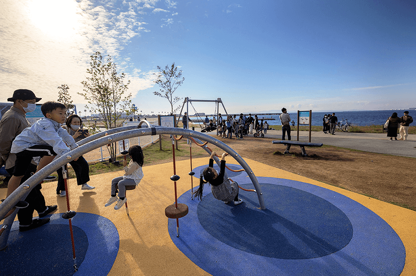 世界の遊具やあそびを屋外で体験 秋の公園へ遊びに行こう