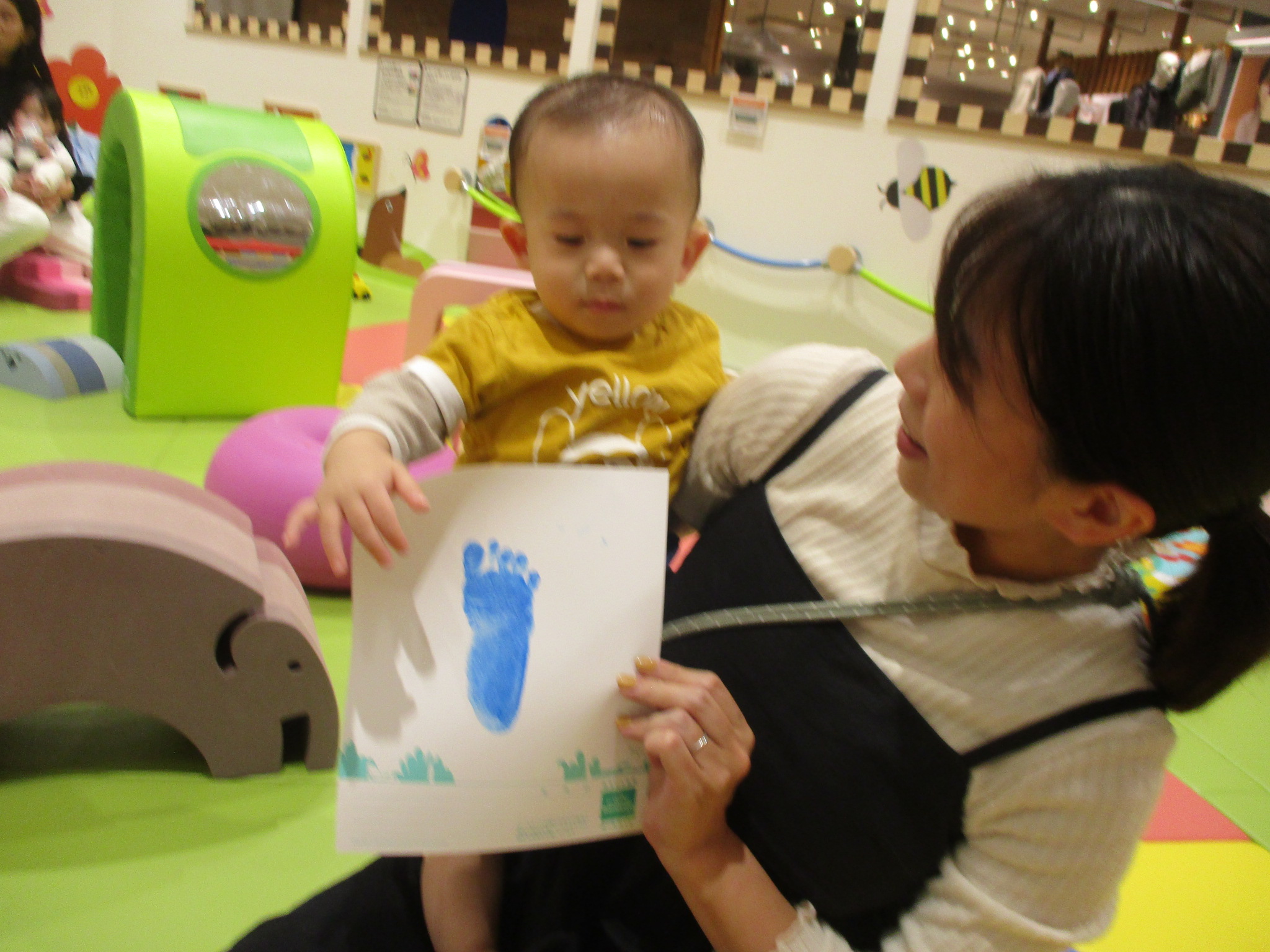 ベビーイベント「足型をとって季節を感じよう」