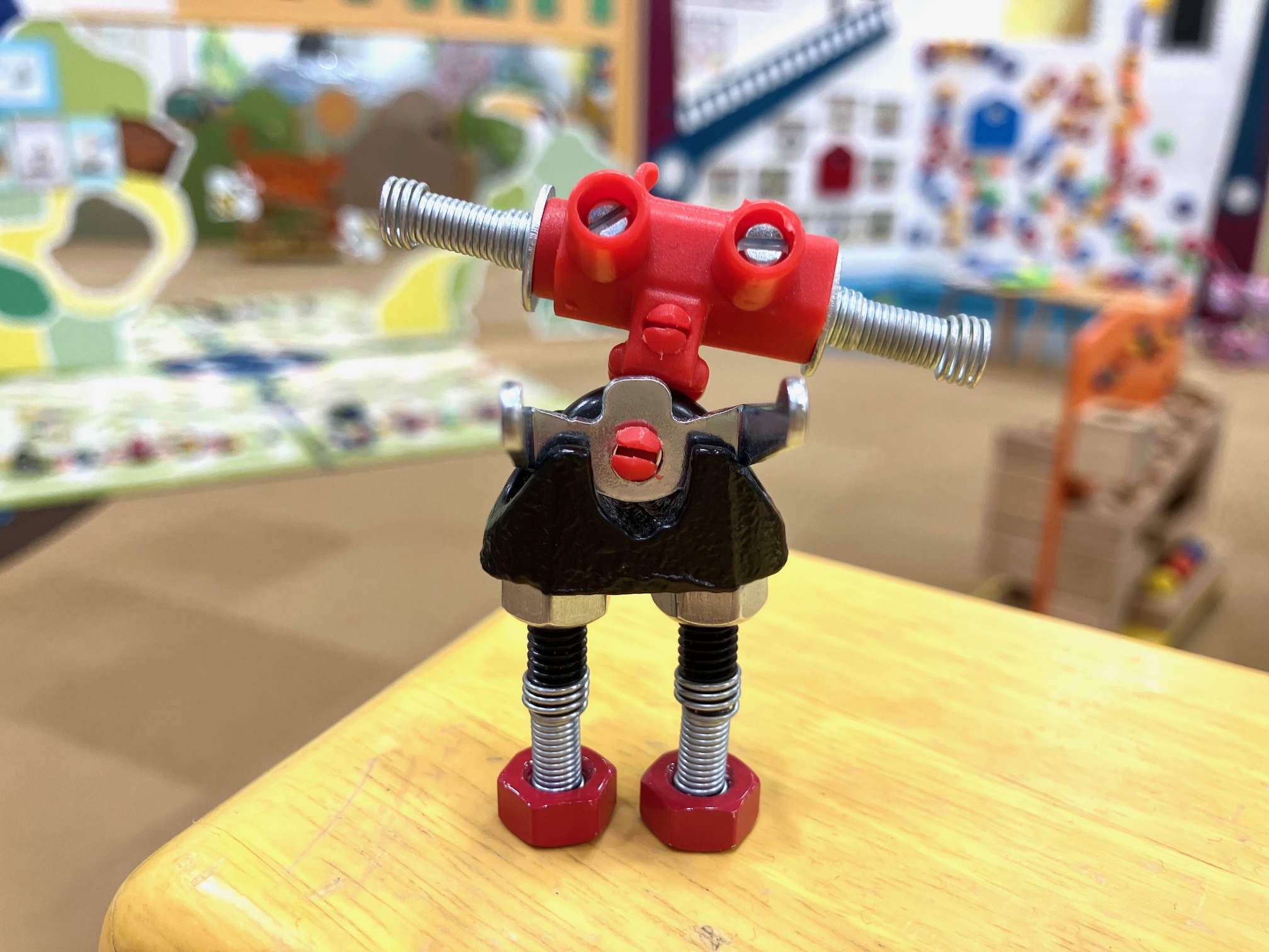 自分らしく表現してみよう！【Playful Creator】～ネジ＆工具でオリジナルロボットづくり～