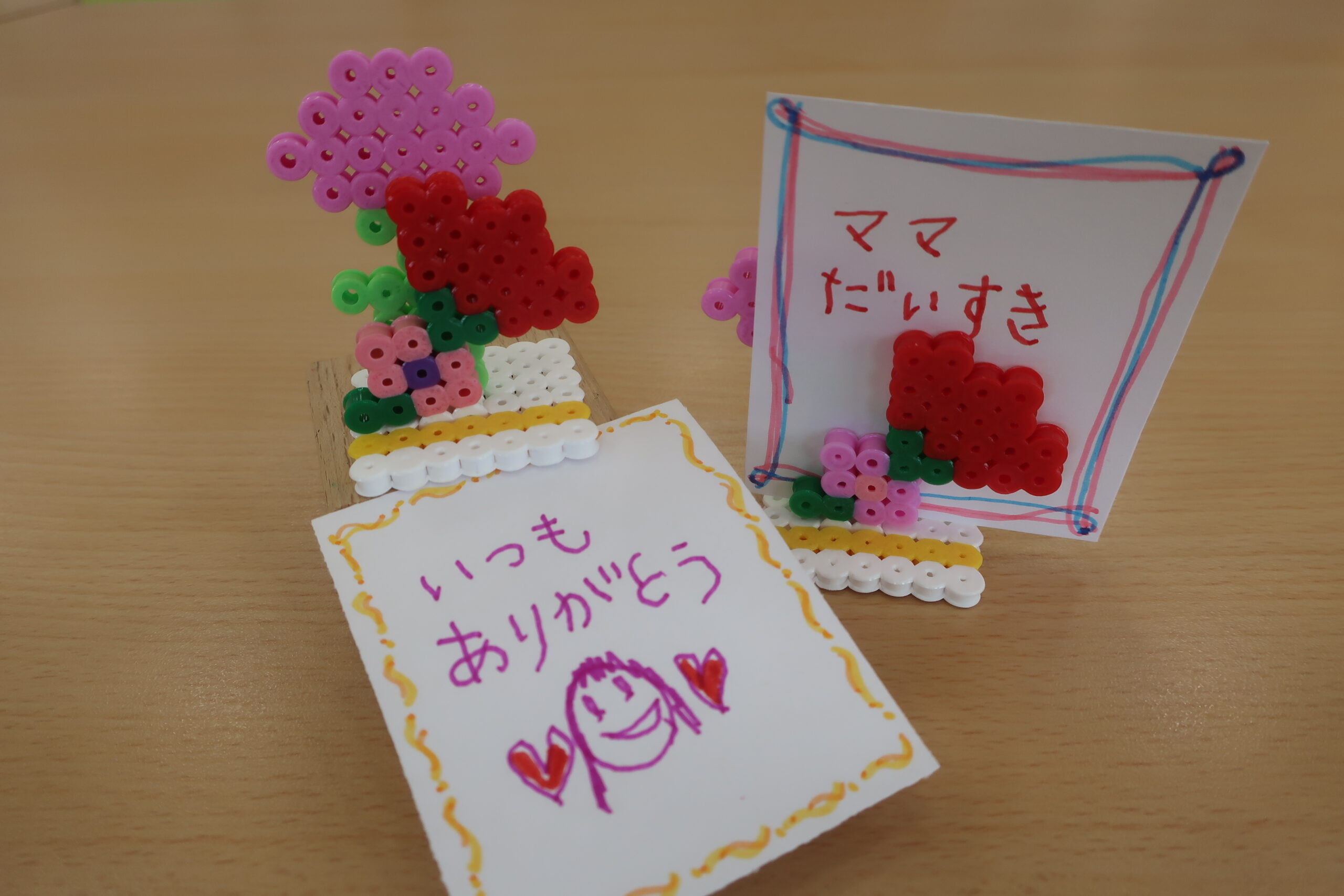 ありがとうを伝えよう！ハマビーズでカーネーションづくり