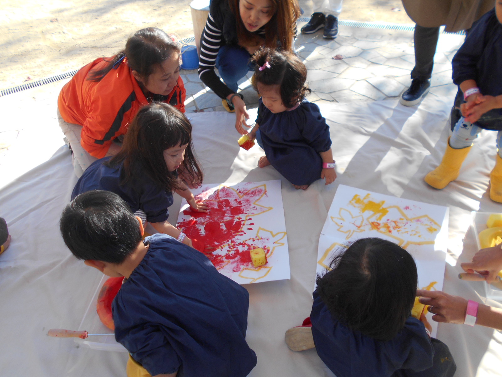 【イベント】大きな絵(紅葉ver)・落ち葉でライオンづくり　のご紹介！