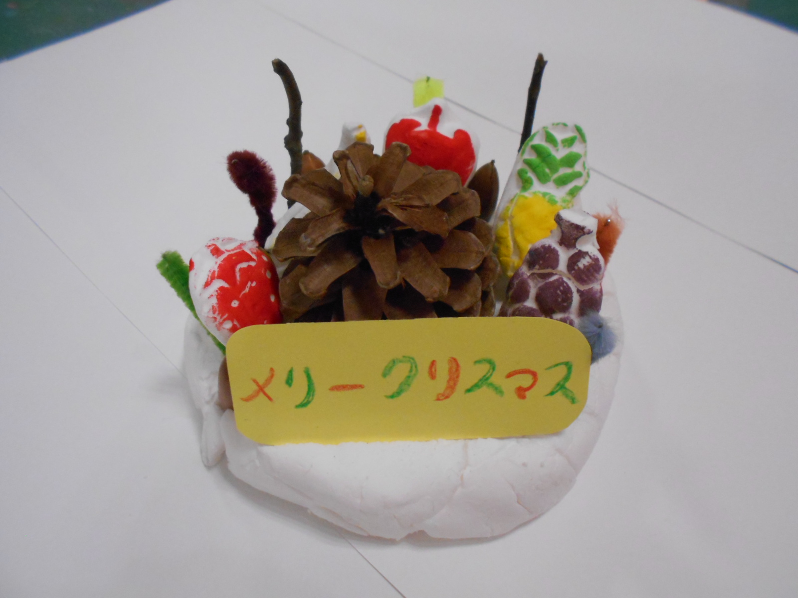 木の実でクリスマスケーキづくり