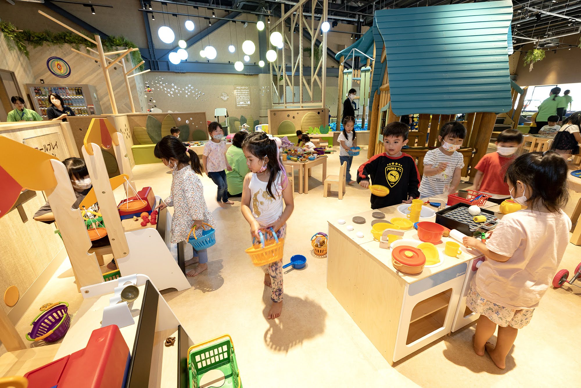 TSUTAYA BOOKSTORE常総インターチェンジ内「kusu-guru kids park」