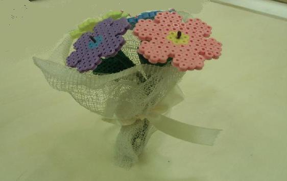 あそびの教室 ハマビーズで花束をつくろう 3歳