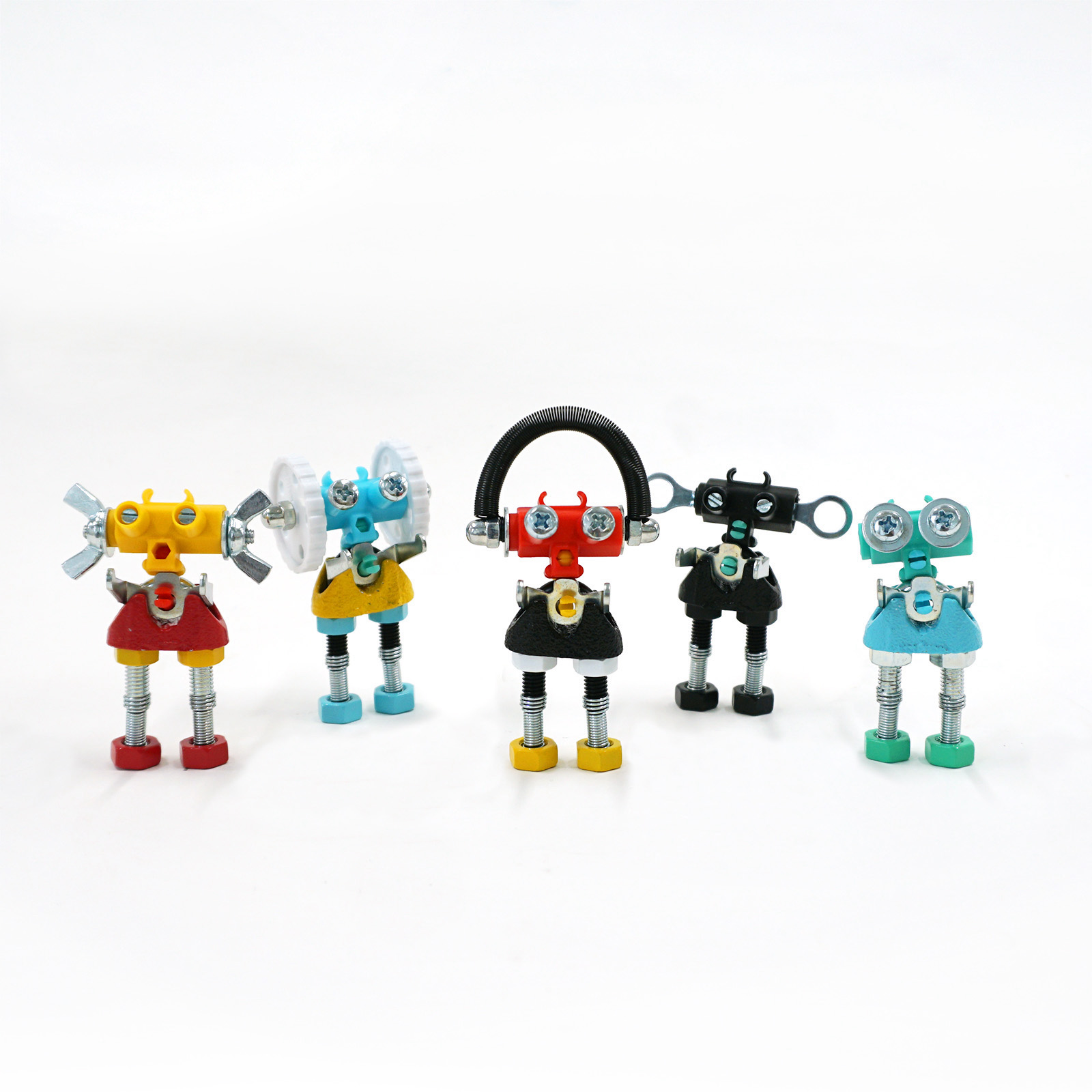 ③自分らしく表現してみよう！Playful Creator～ネジ＆工具でオリジナルロボットづくり～【開催日：7/30(木)、8/5(水)、15(土)、23(日)】