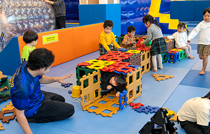 ②イメージをかたちにして楽しもう！Playful Builder【開催日： 7/21(火)、23(木)、29(水)、 8/7(金)、10(月)、17(月)、21(金)、24(月)】