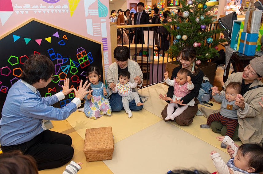 親子で楽しむ赤ちゃんの時間