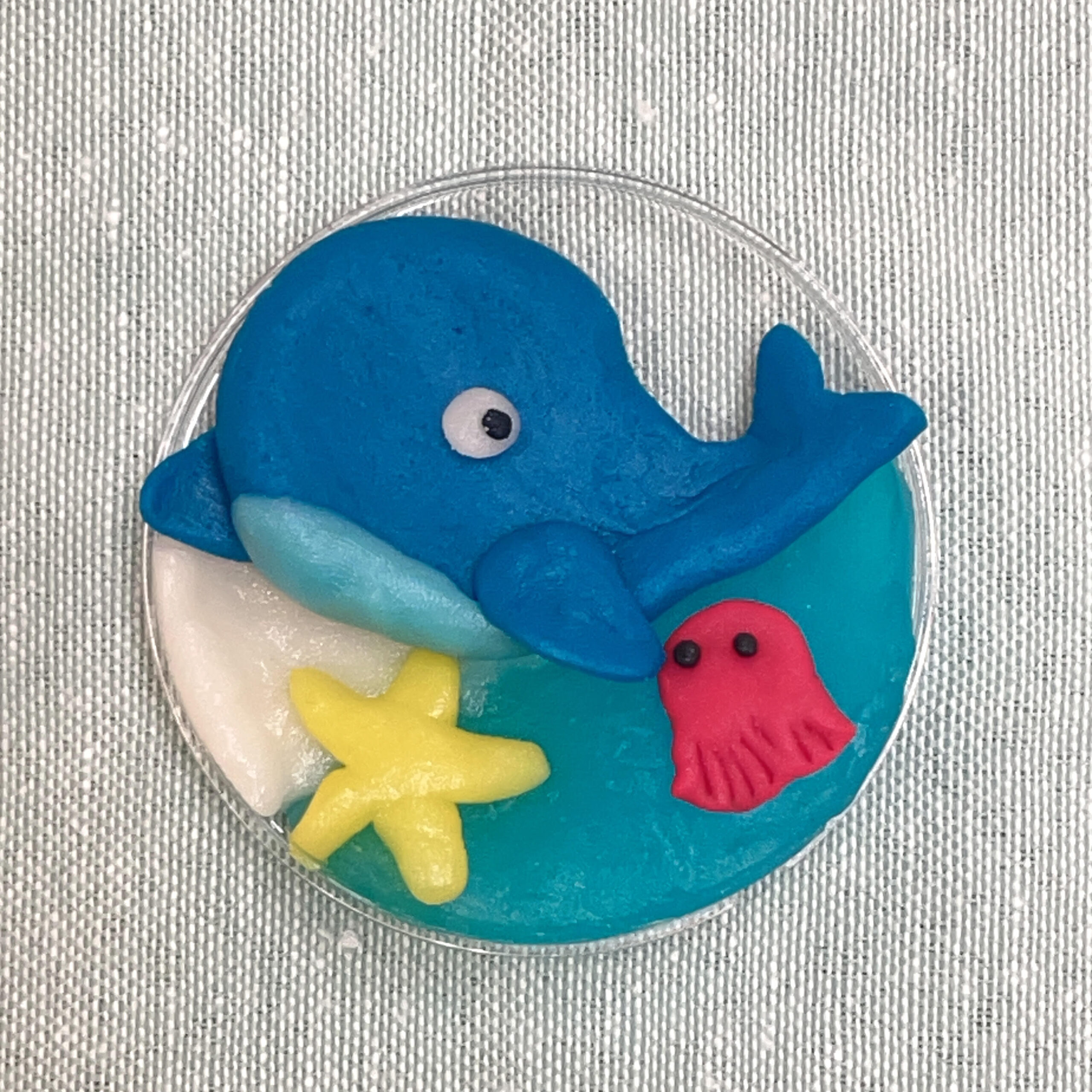 かんてんネンドで海をおよぐクジラをつくろう！