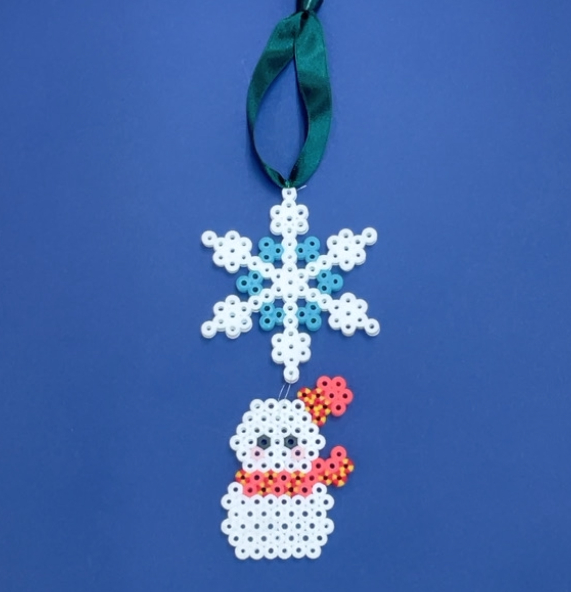 ハマビーズで雪だるまと雪の結晶のアクセサリーをつくろう！