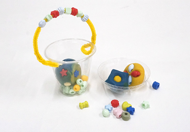 「ビーズたっぷり！カラフルアイスカップ」