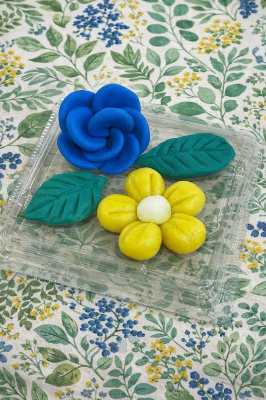 かんてんねんどでホワイトデーのお花をつくろう！