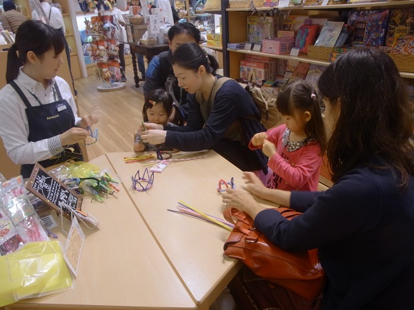 カラフルなモールで王冠づくり！イベント開催しました