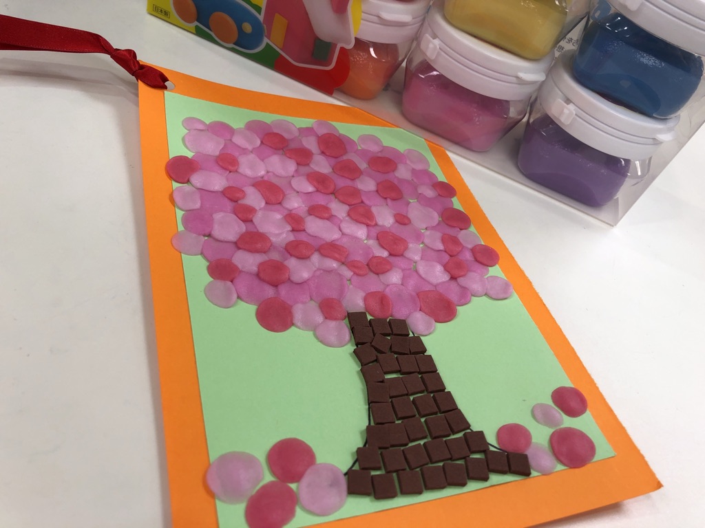 🌸かんてんネンドとスティッキーモザイクシールで桜の木を描こう！！