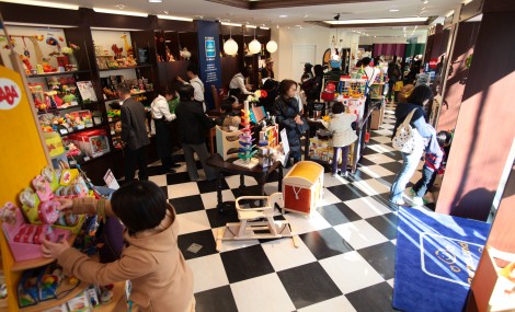 toy shop near me now