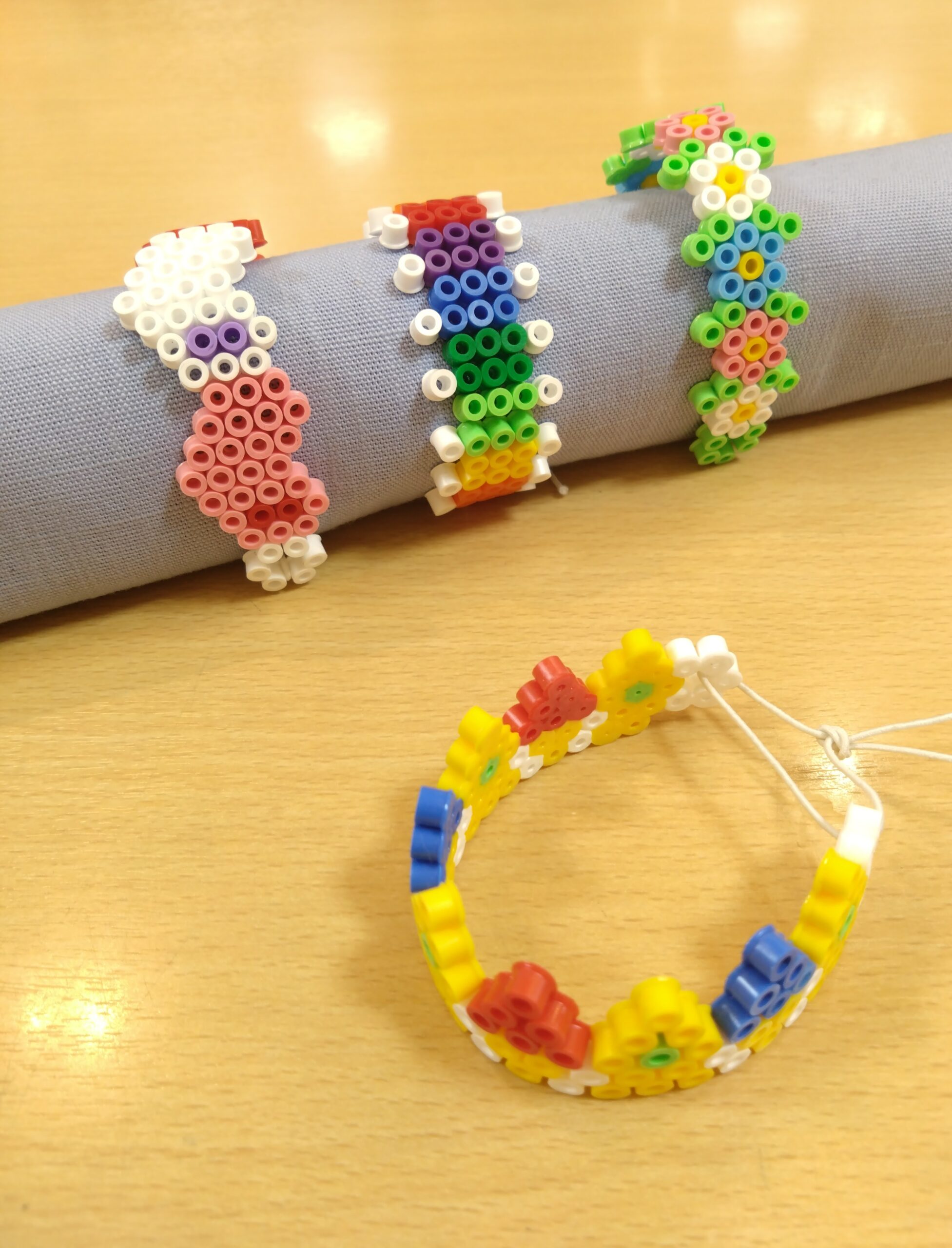 アイロンビーズでブレスレットづくり