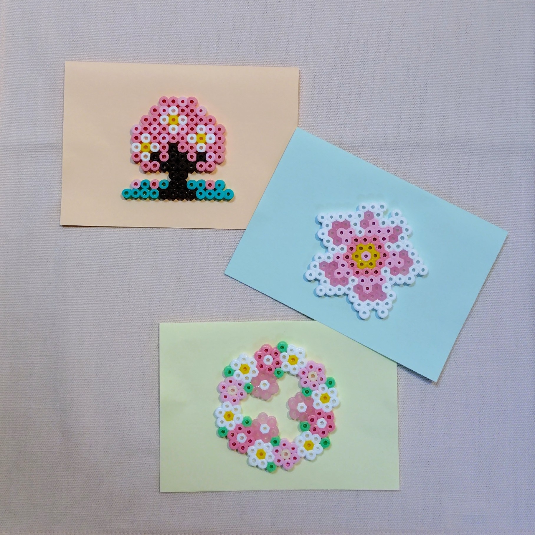 アイロンビーズで桜のカードづくり