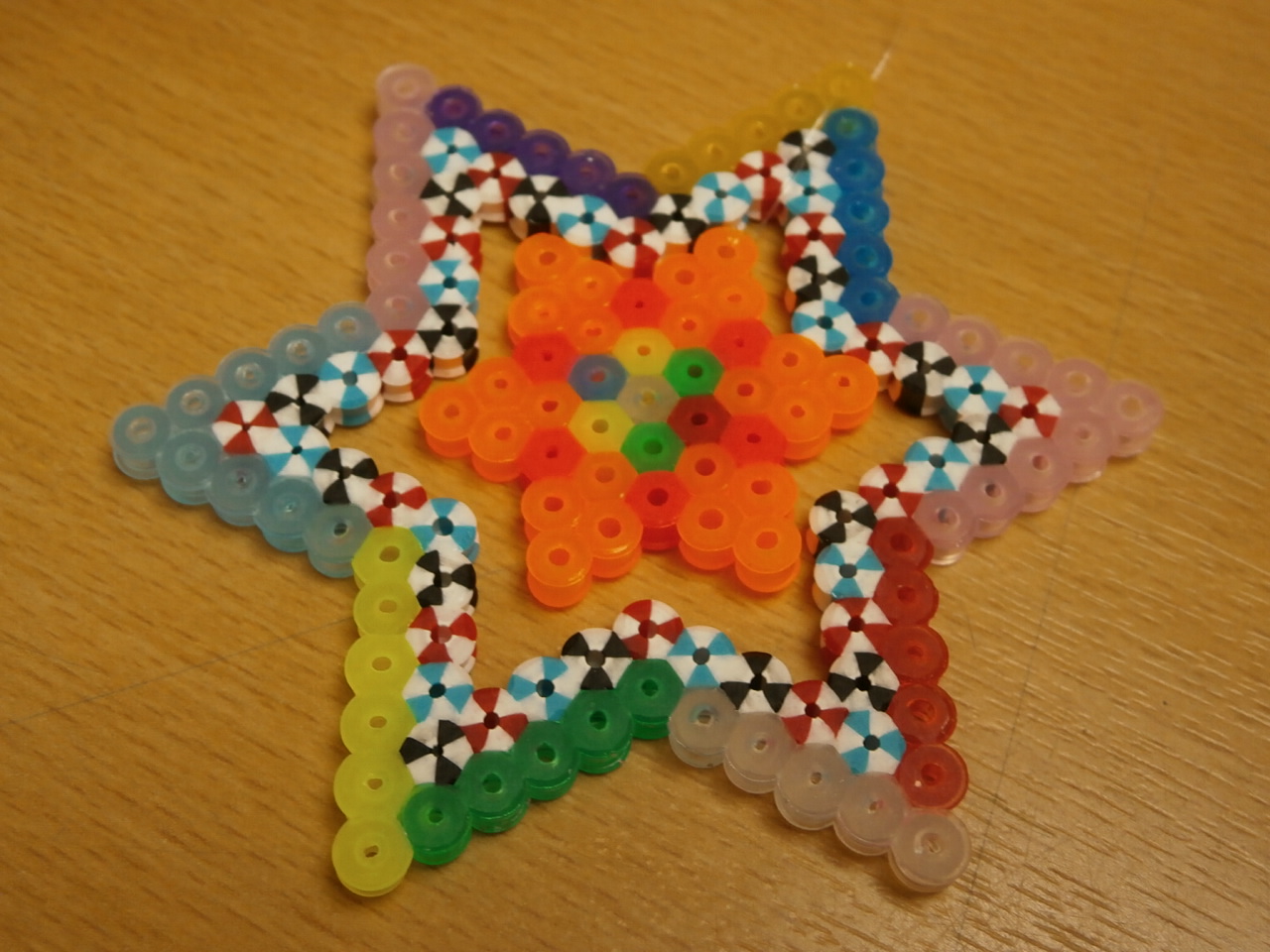 アイロンビーズでモビールづくり ボーネルンドショップ 香林坊大和店ブログ ボーネルンドショップ